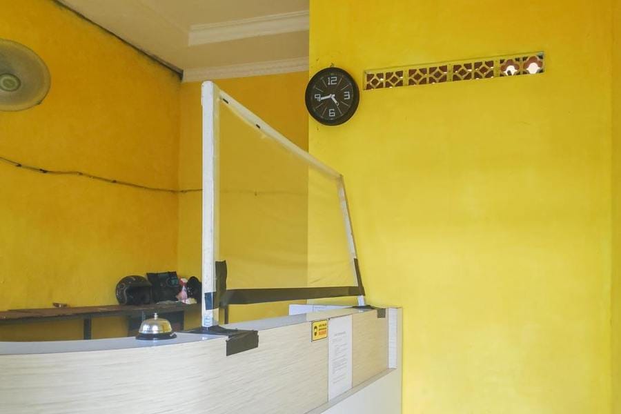 De Luck Homestay near Alun Alun Sidoarjo