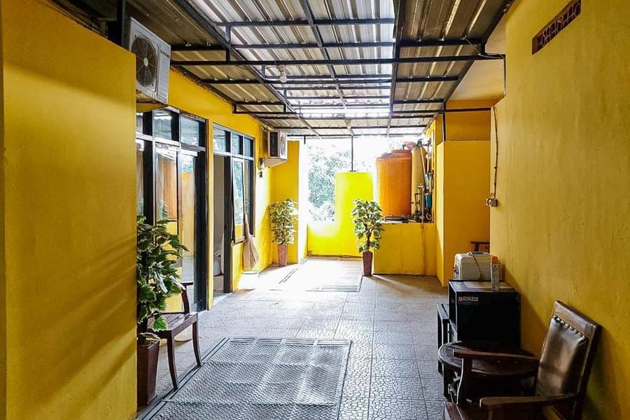 De Luck Homestay near Alun Alun Sidoarjo