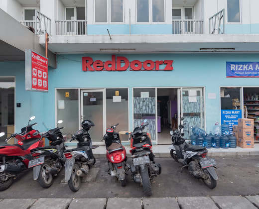 RedDoorz Apartment @ Grand Sentraland Karawang
