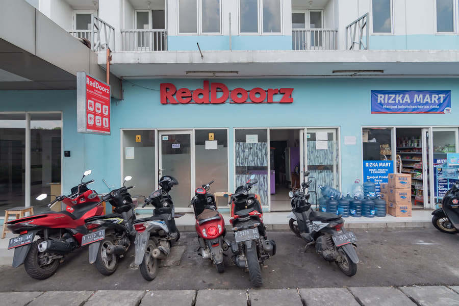 RedDoorz Apartment @ Grand Sentraland Karawang