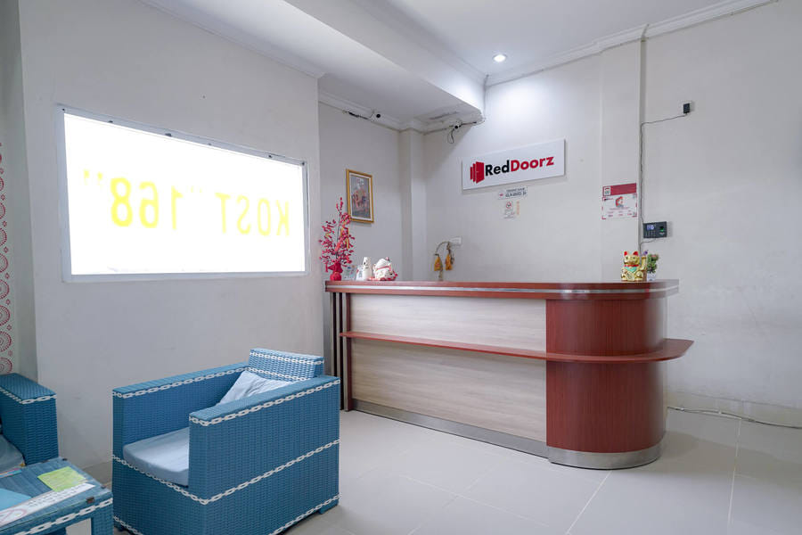 Reddoorz near Jalan Kolonel Haji Burlian Palembang