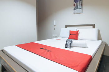 RedDoorz @ Bridgeway Hotel Tuguegarao City