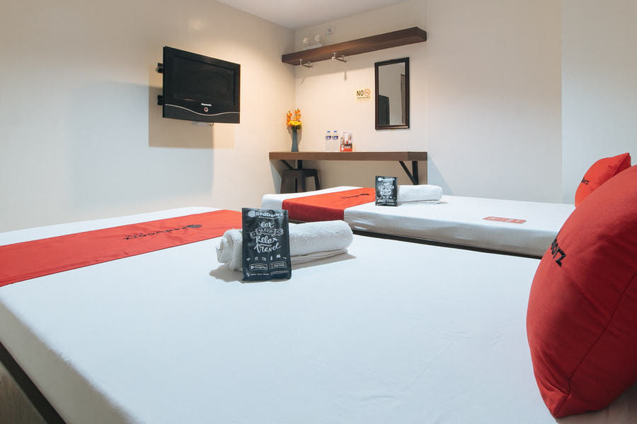 RedDoorz @ Bridgeway Hotel Tuguegarao City