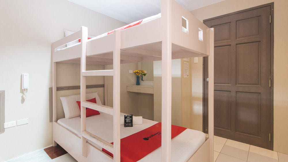 RedDoorz Bed in 4 bed mixed dormitory