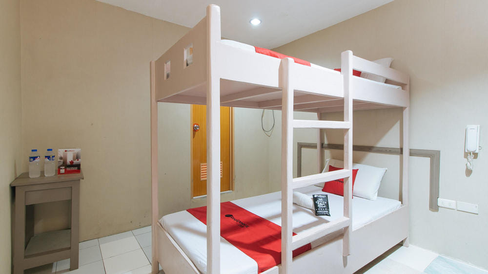 RedDoorz Family Room