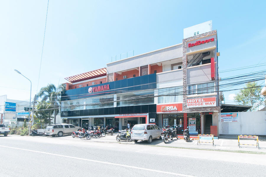 RedDoorz @ Bridgeway Hotel Tuguegarao City