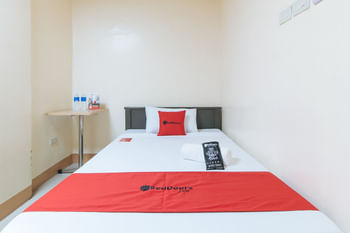 RedDoorz @ Isabelita Hotel Tuguegarao City