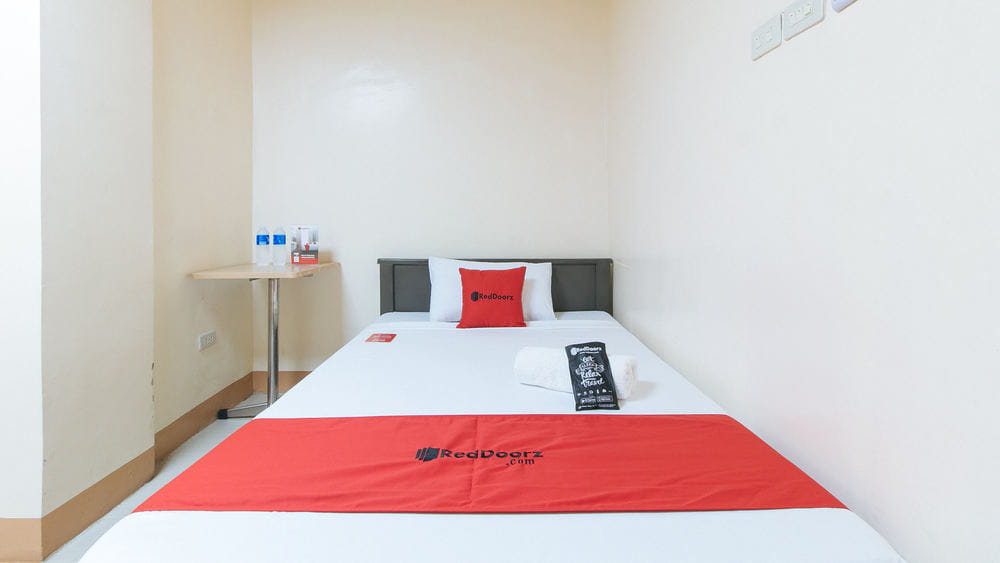 RedDoorz Single Room