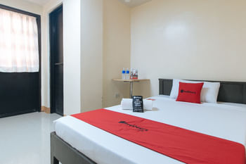 RedDoorz @ Isabelita Hotel Tuguegarao City