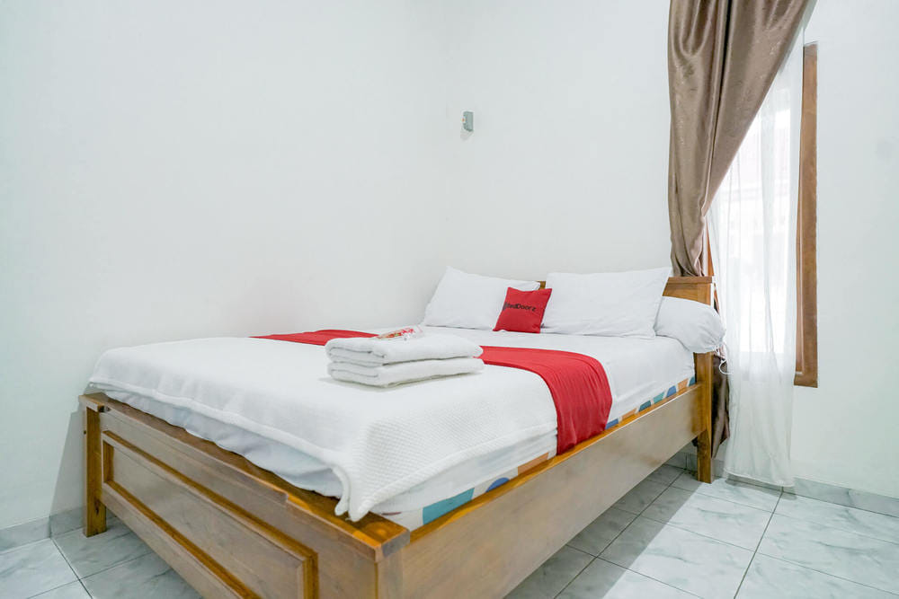 RedDoorz Room