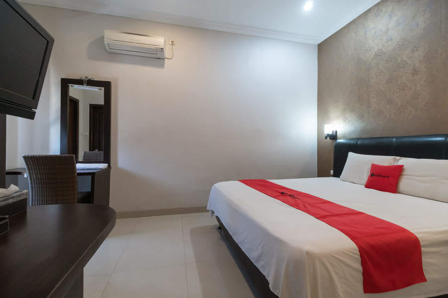 RedDoorz near Pantai Panjang Bengkulu 2.