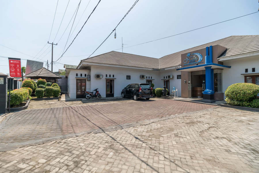 RedDoorz near Pantai Panjang Bengkulu 2.