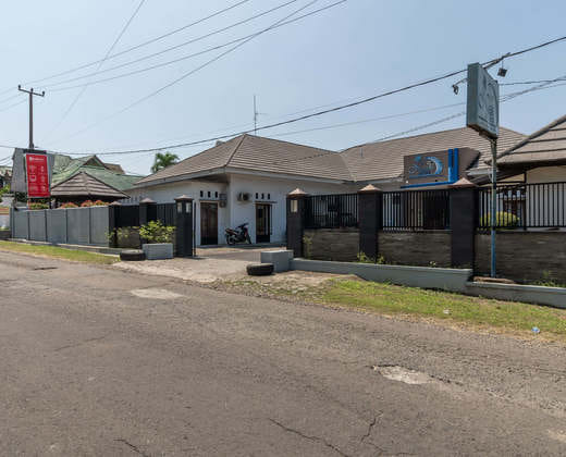 RedDoorz near Pantai Panjang Bengkulu 2.