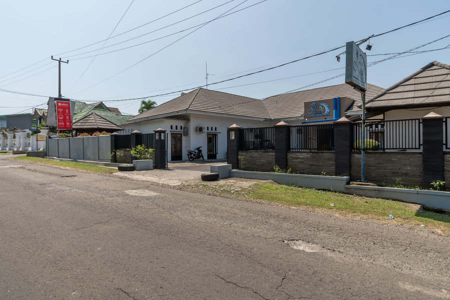 RedDoorz near Pantai Panjang Bengkulu 2.