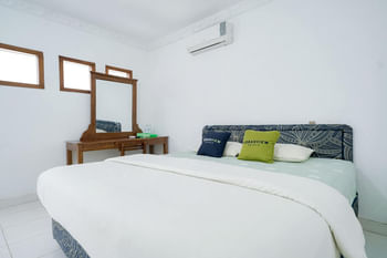 Urbanview Hotel Syariah Ratu Kuring Gisting