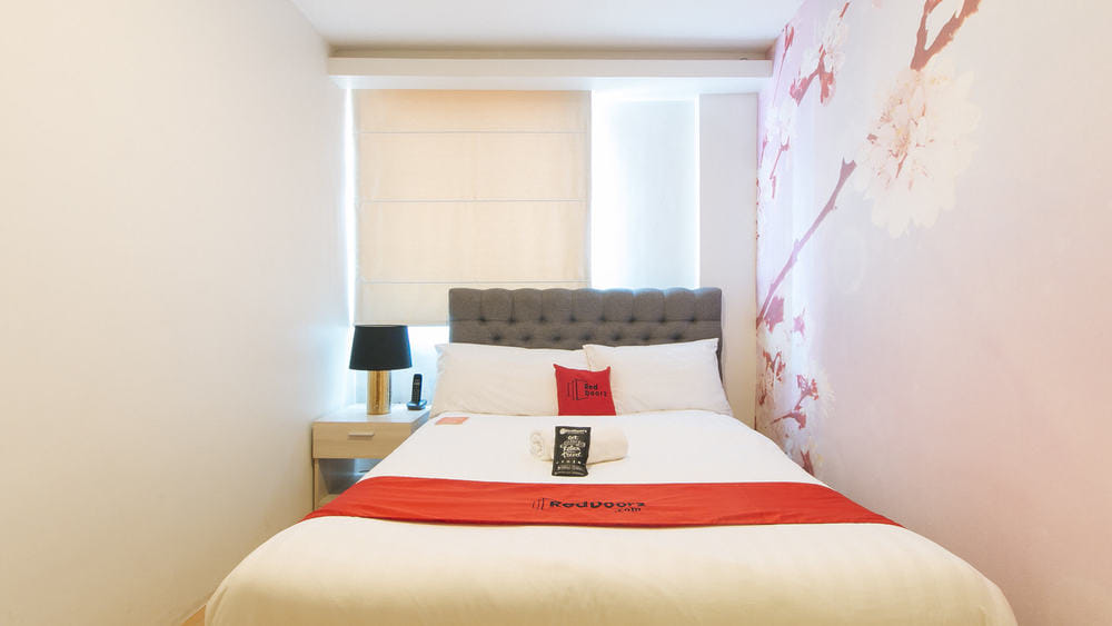 RedDoorz Deluxe Room