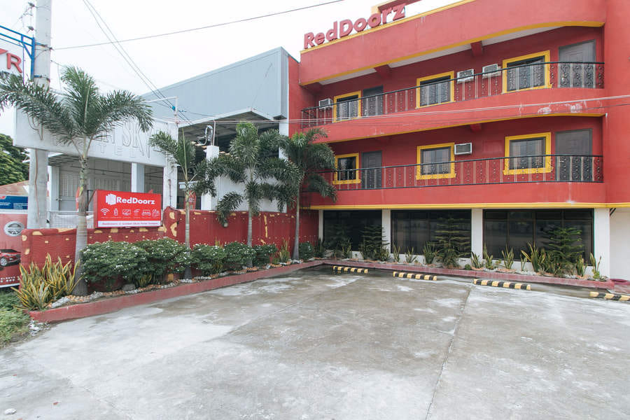 RedDoorz @ Golden Skye Hotel Guagua