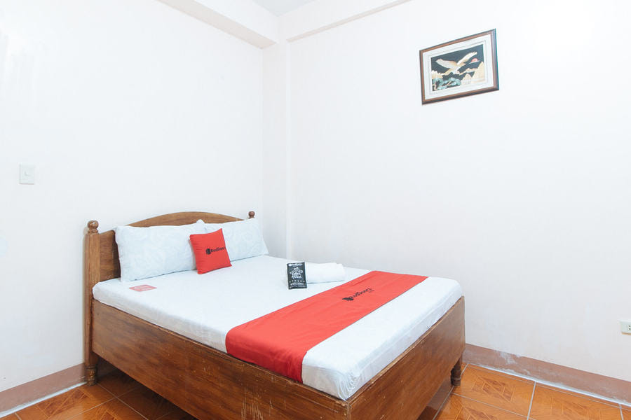 RedDoorz @ Goldland Spring Resort Urdaneta City