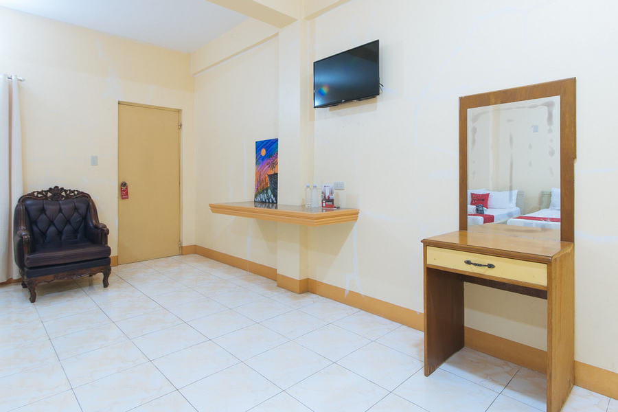 RedDoorz @ Goldland Spring Resort Urdaneta City