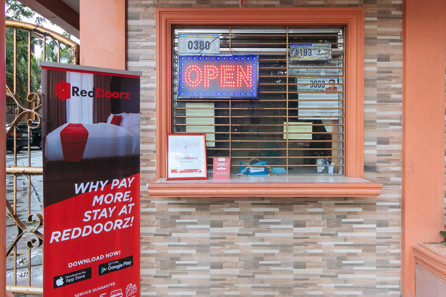 RedDoorz @ Goldland Spring Resort Urdaneta City