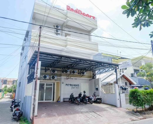 RedDoorz near Mall Ratu Indah 3