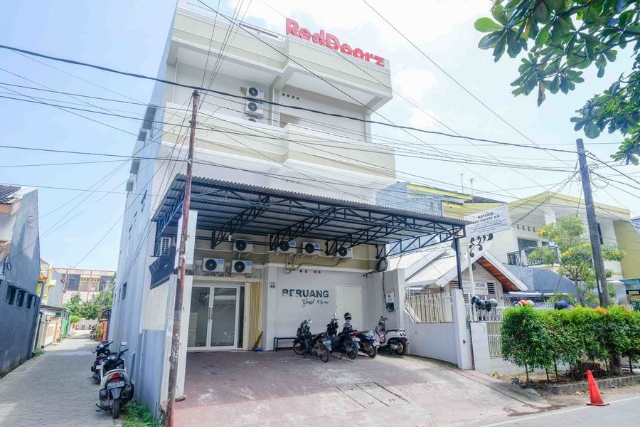 RedDoorz near Mall Ratu Indah 3