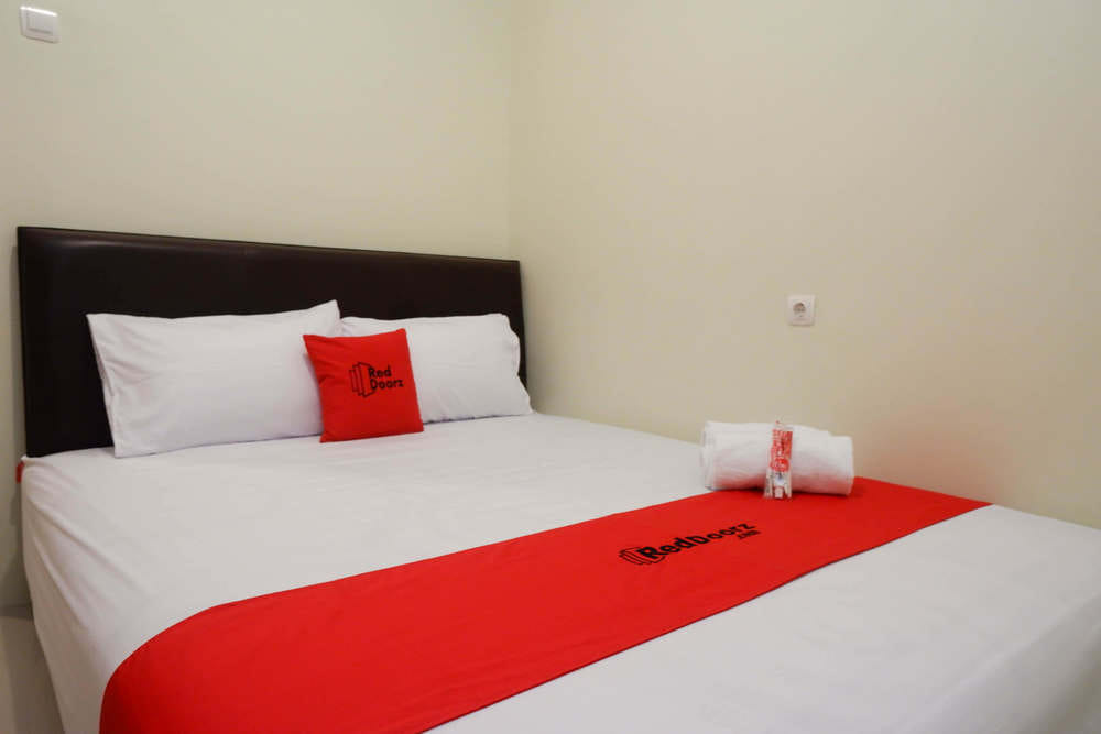 RedDoorz Room