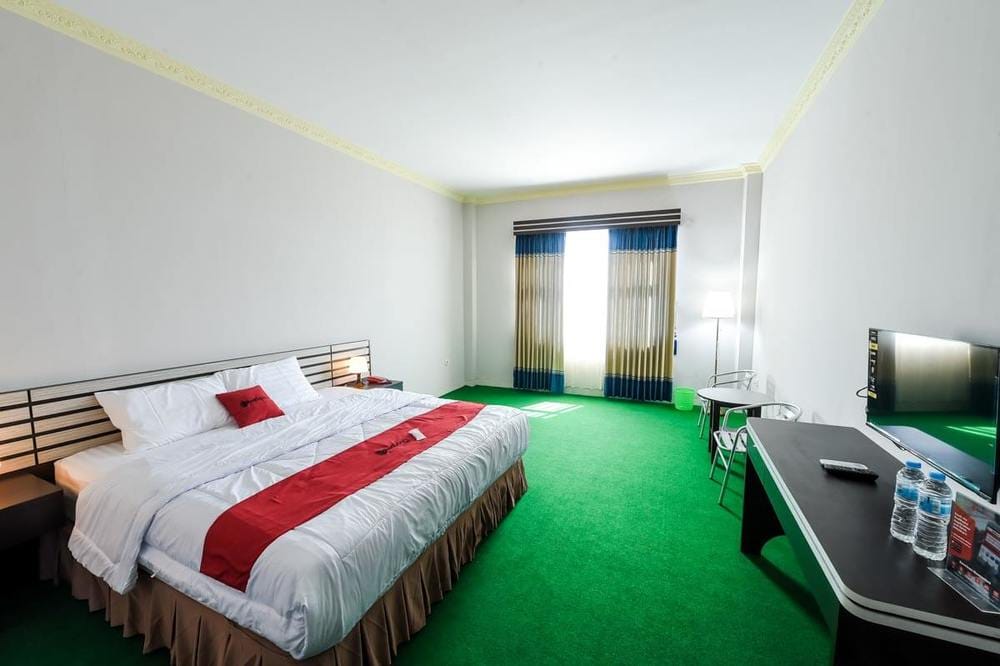 RedDoorz Room