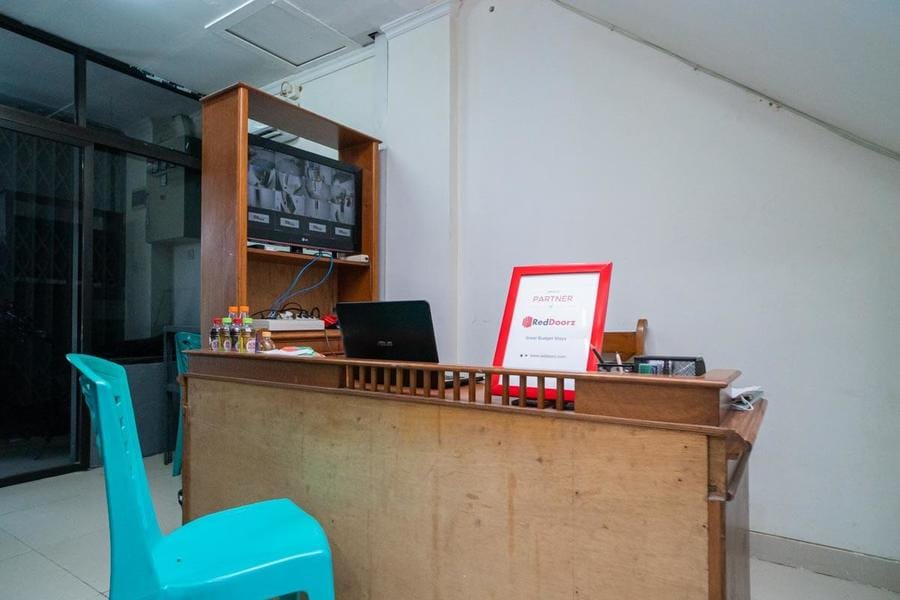 RedDoorz @ Aralia Harapan Indah