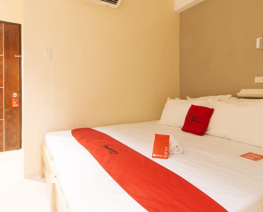 RedDoorz @ Laiya Vivo Hotel Batangas