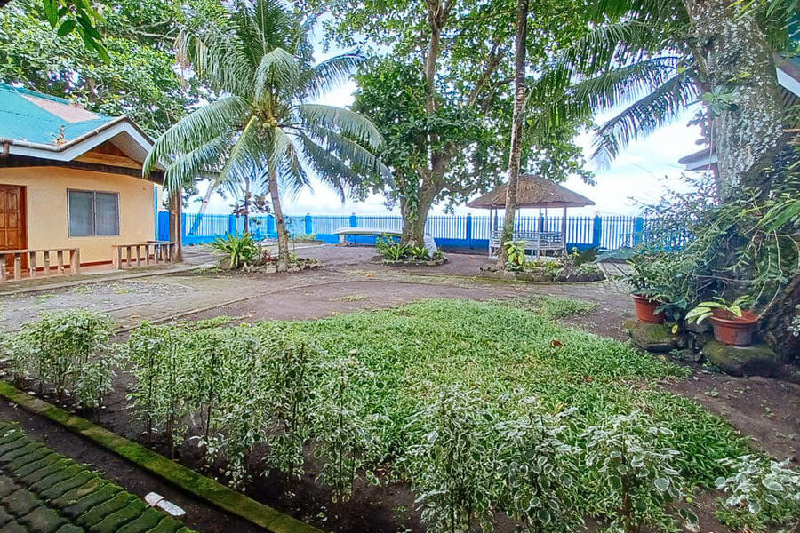 RedDoorz @ Julys Haven Seaside Pension Camiguin
