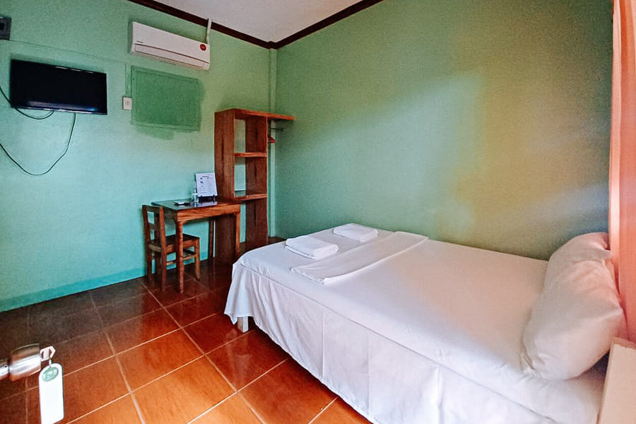 RedDoorz @ Julys Haven Seaside Pension Camiguin