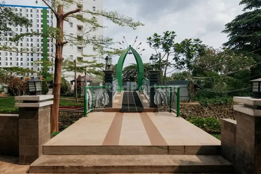 RedLiving Apartemen Green Lake View Ciputat Syafa Property Tower E