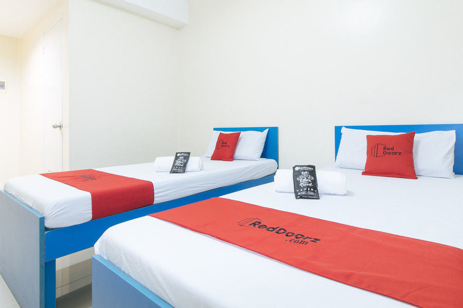 RedDoorz @ Insular Square Mandaue City