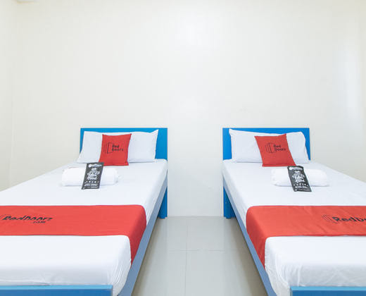 RedDoorz @ Insular Square Mandaue City