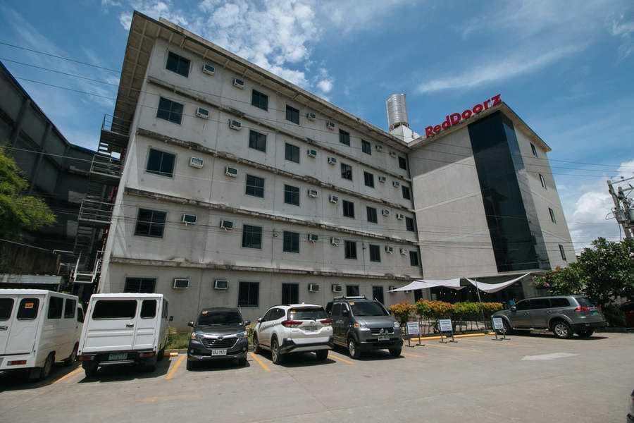 RedDoorz @ Insular Square Mandaue City