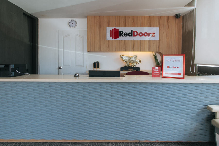 RedDoorz @ Insular Square Mandaue City