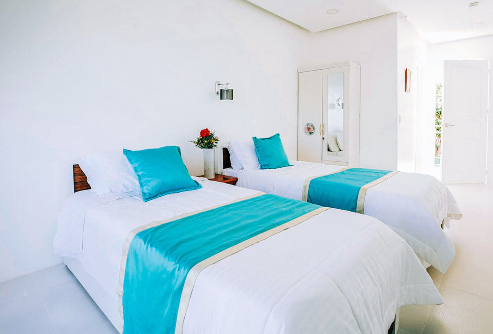 RedDoorz Deluxe Twin Room