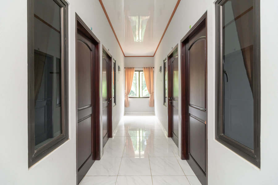 RedDoorz Plus near Jungleland Sentul