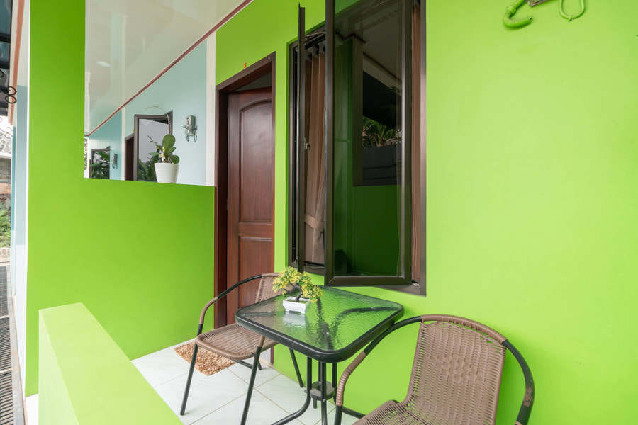 RedDoorz Plus near Jungleland Sentul