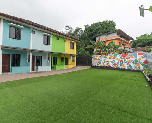 RedDoorz Plus near Jungleland Sentul