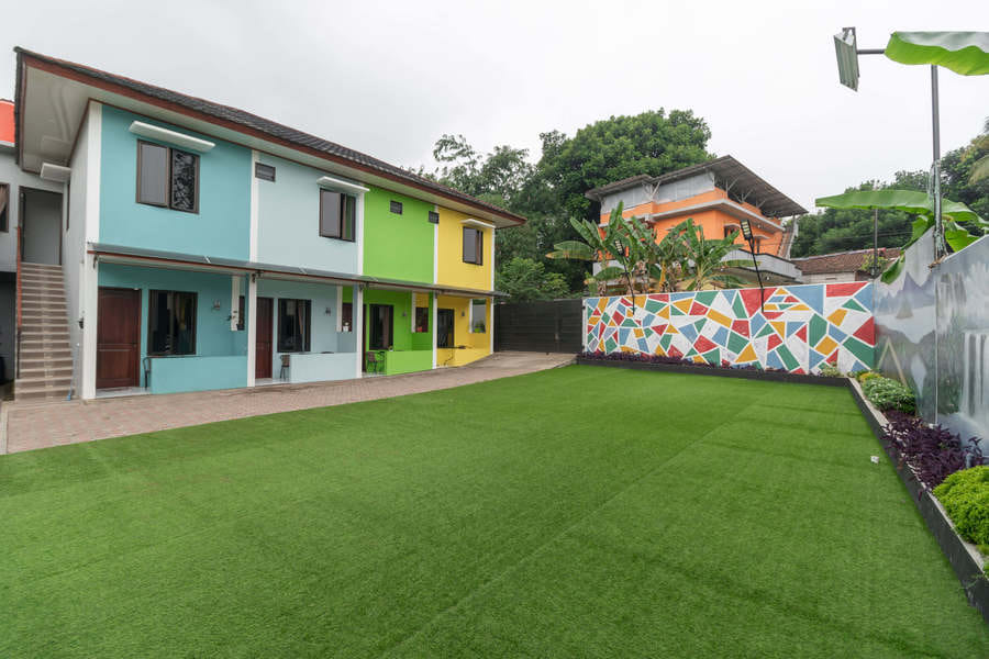 RedDoorz Plus near Jungleland Sentul
