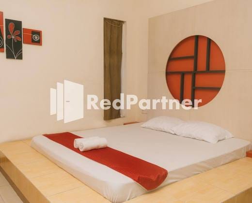 Pits Hotel RedPartner near Atom Mall