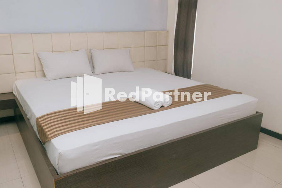 Pits Hotel RedPartner near Atom Mall