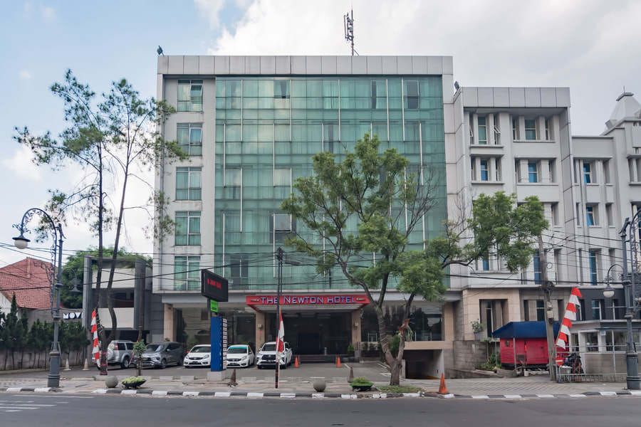 Urbanview Hotel Newton Riau Bandung