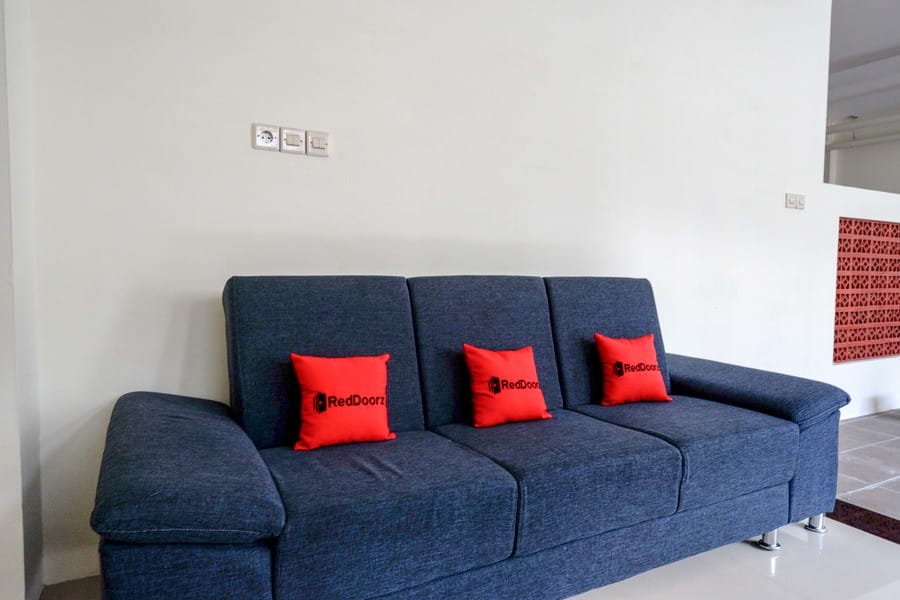 RedDoorz Plus near Pasar Gede Solo