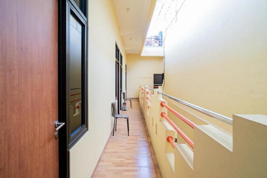 RedDoorz Syariah near Jembatan Merah Plaza