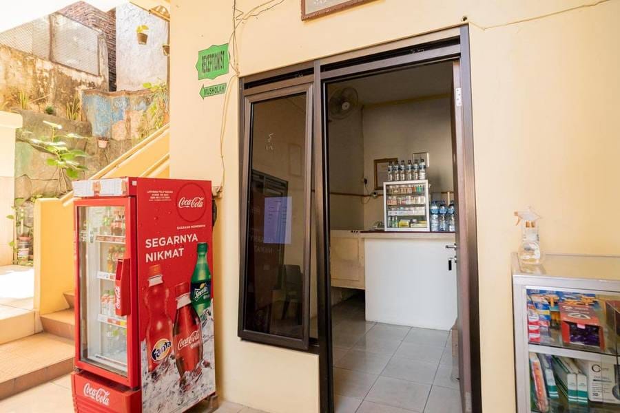 RedDoorz Syariah near Jembatan Merah Plaza