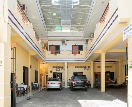 RedDoorz Syariah near Jembatan Merah Plaza