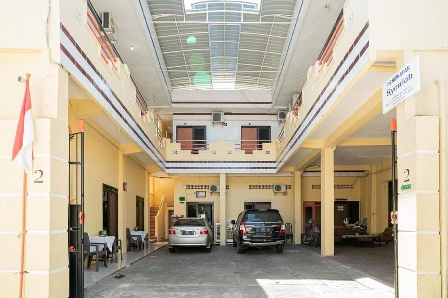 RedDoorz Syariah near Jembatan Merah Plaza